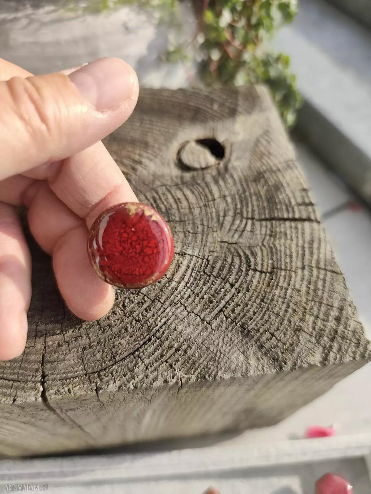 Czerwony pierścionek ceramiczny handmade z regulowanym rozmiarem