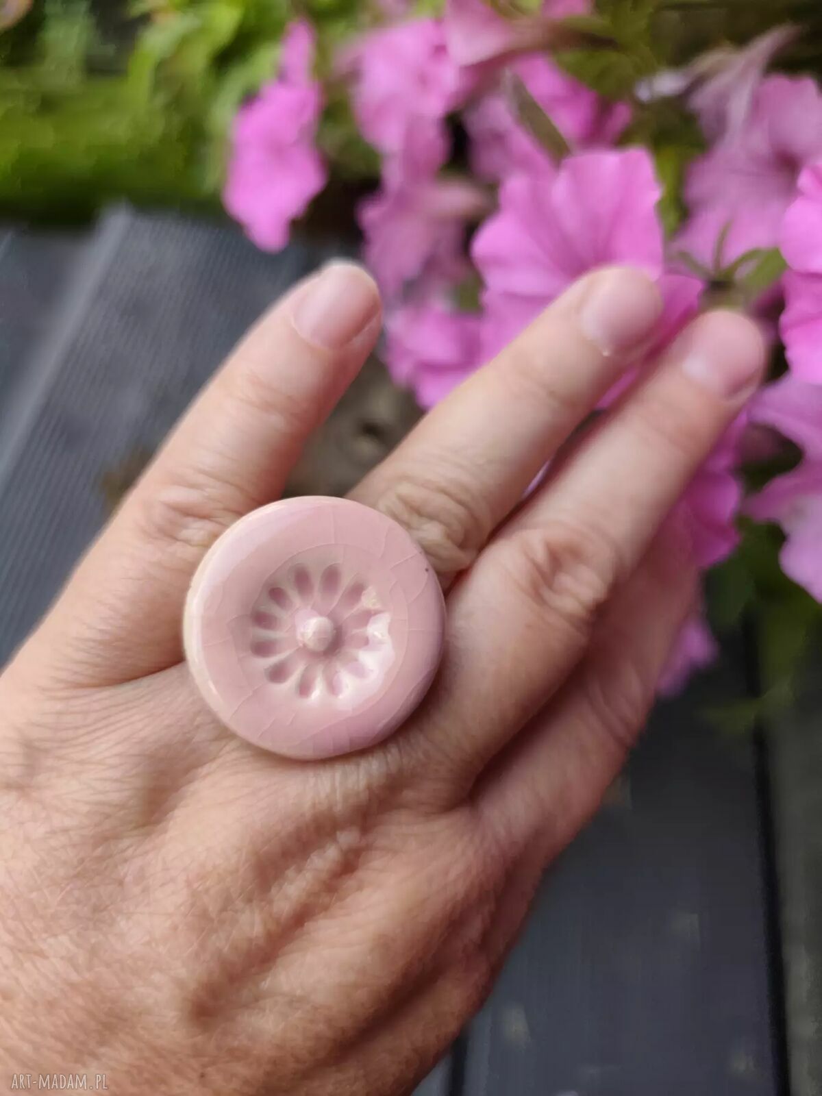 Różowy pierścionek ceramiczny handmade