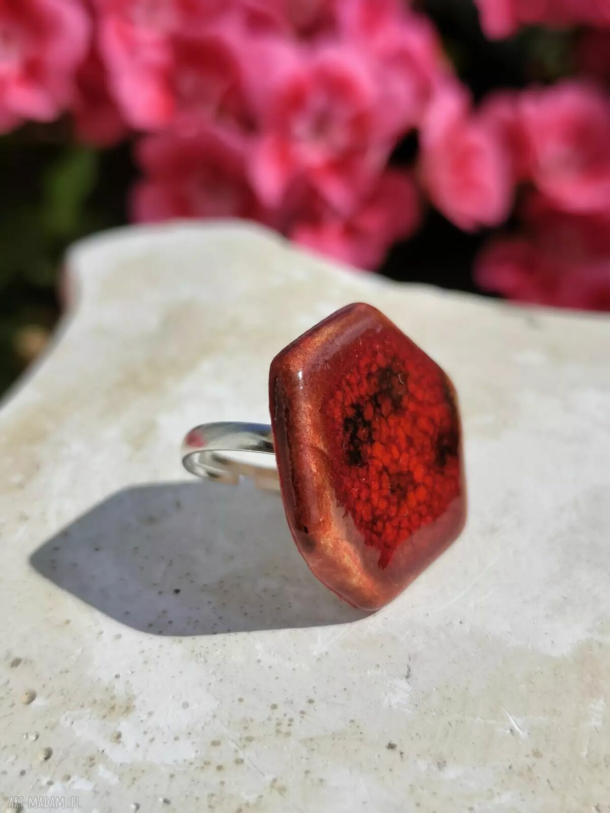 Czerwony pierścionek ceramiczny handmade - regulowany rozmiar