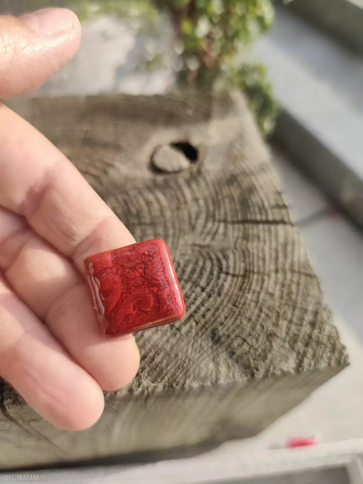 Czerwony pierścionek ceramiczny handmade z regulowanym rozmiarem