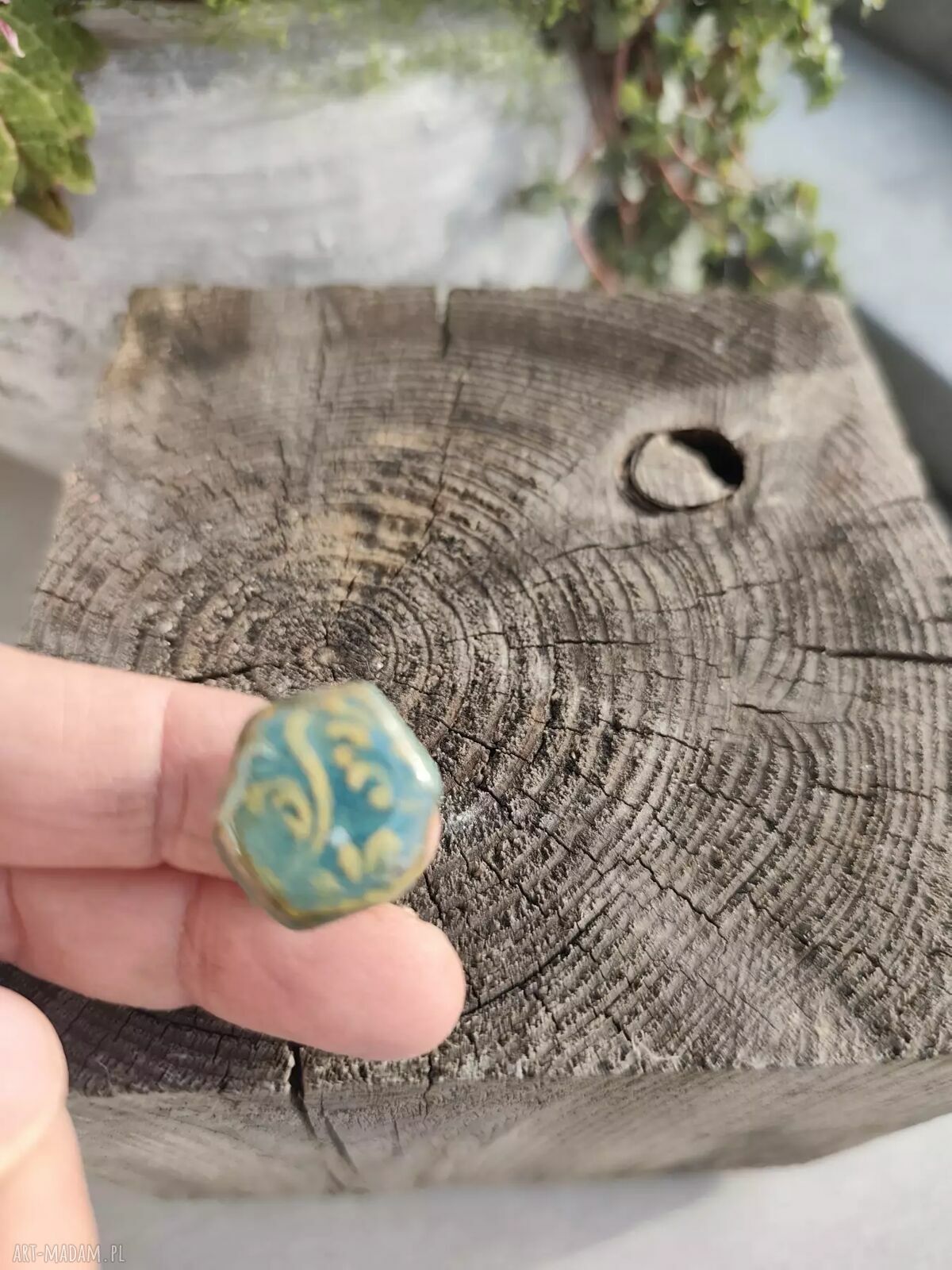 Pierścionek ceramiczny na regulowanej obrączce