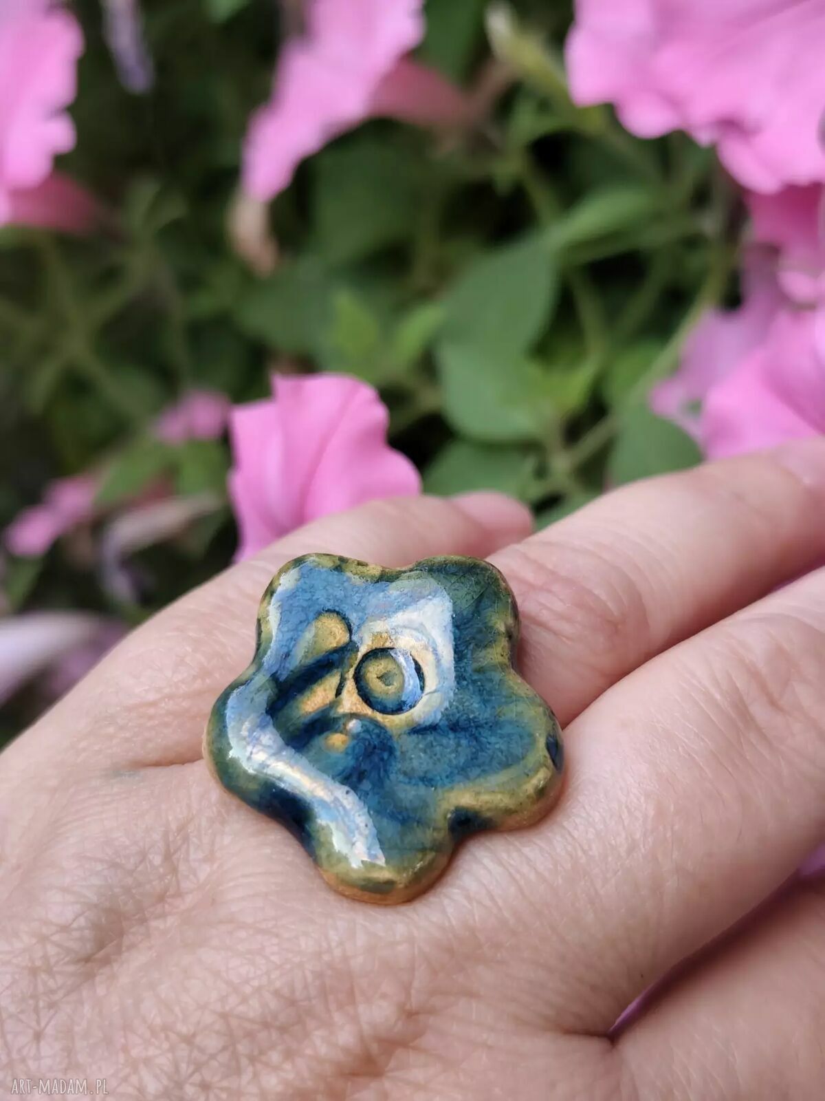 Zielony pierścionek ceramiczny z regulowaną obrączką