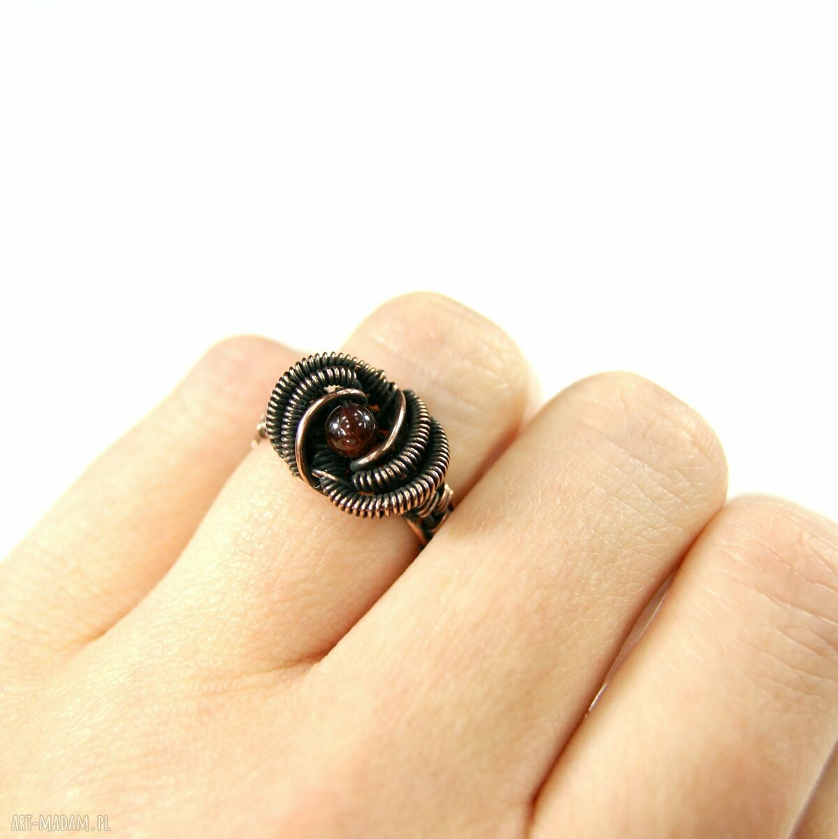 Pierścionek z sodalitem w oksydowanej miedzi - wire wrapping