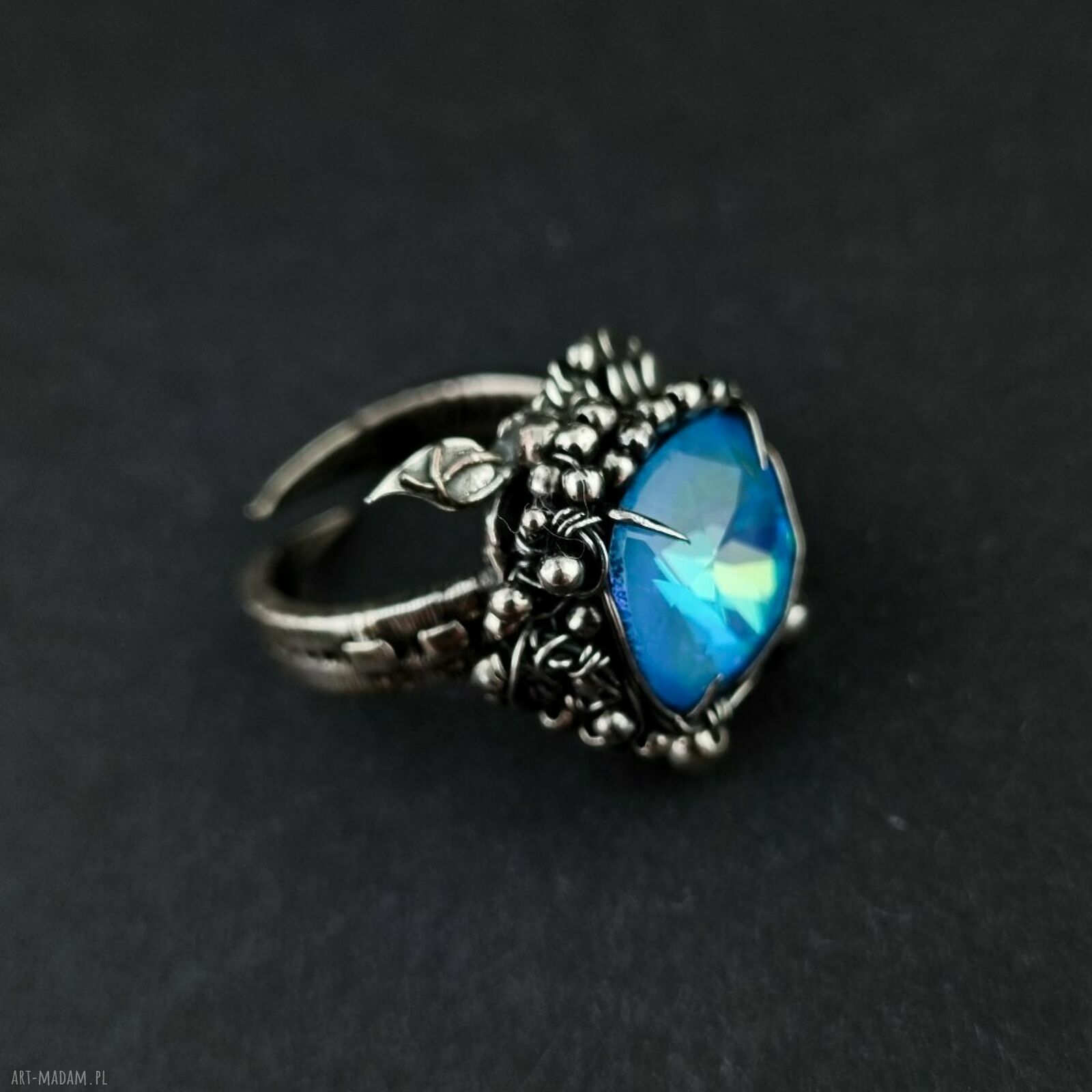 Srebrny pierścionek z kryształem Swarovski - błękitny blask