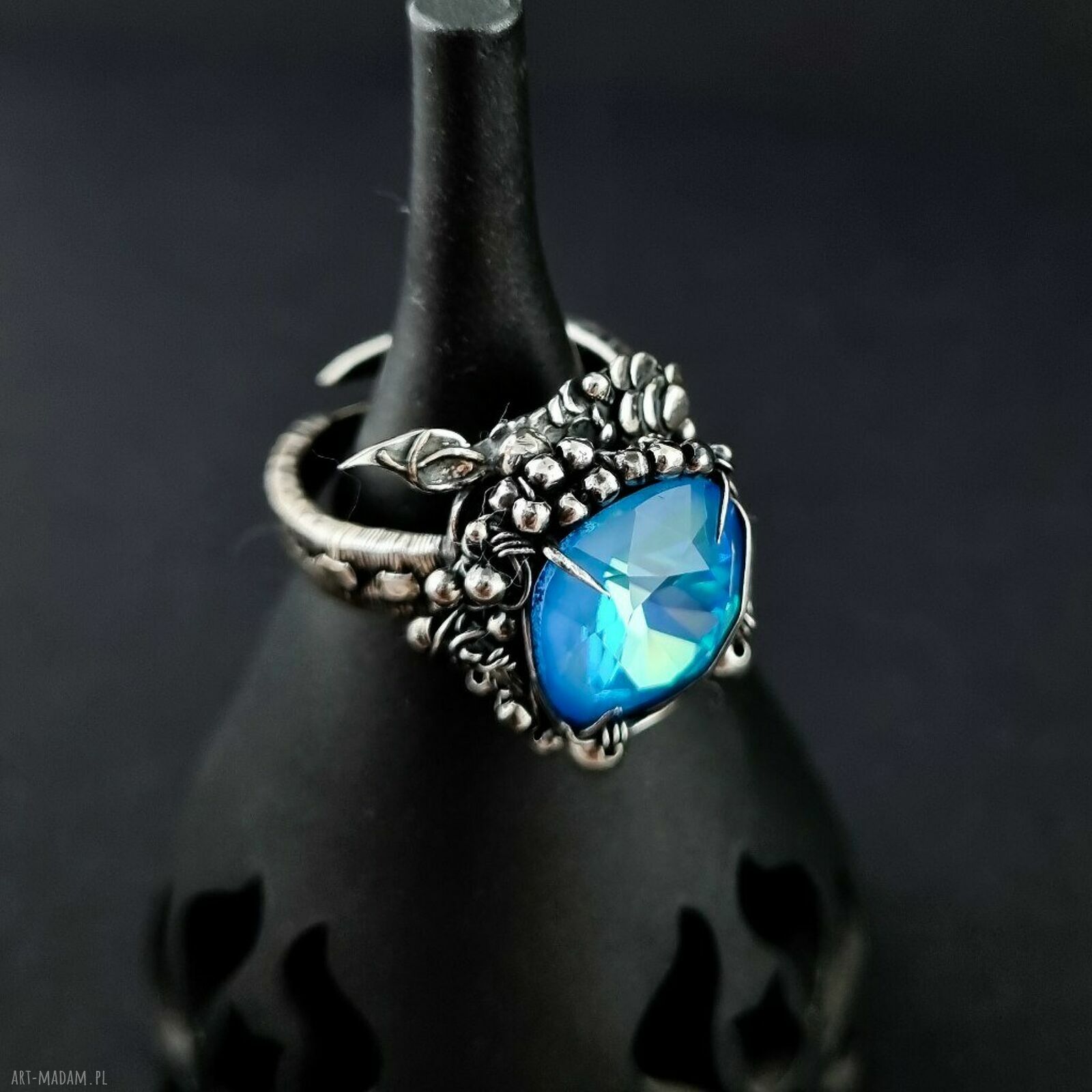Srebrny pierścionek z kryształem Swarovski - błękitny blask