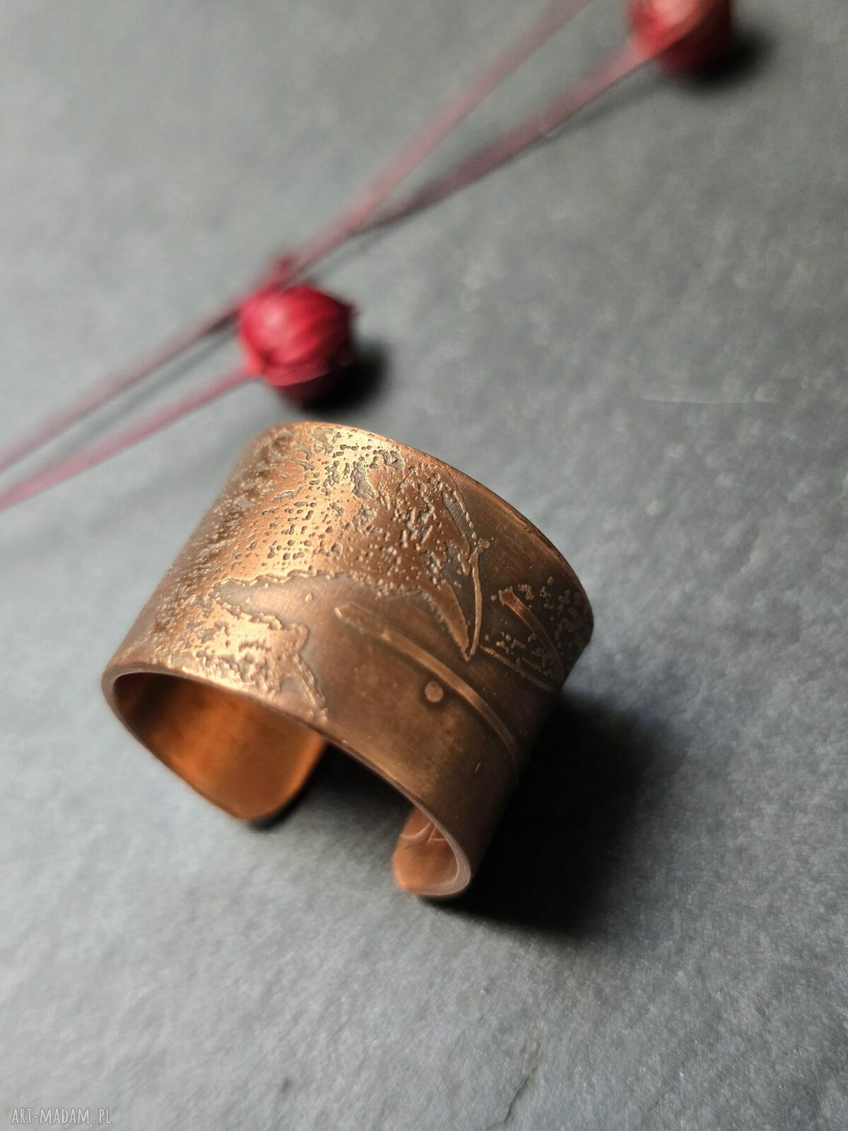 Pierscionek miedziany ptak kruk 1,5 cm - regulowany