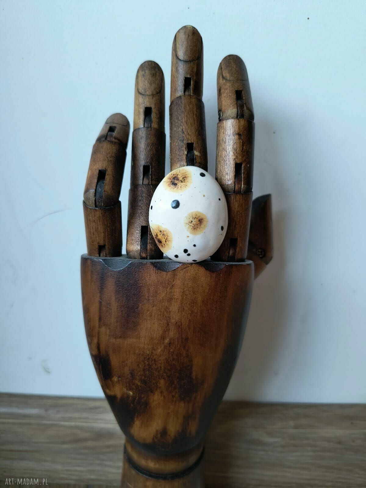 Pierścionek nakrapiany - ceramiczne owalne „oko”