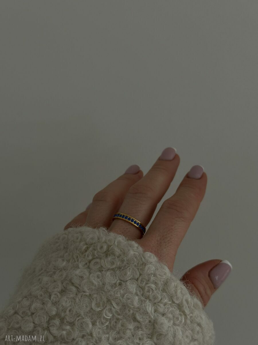 obrączki: Obrączka z różowego złota z szafirowymi kryształami Preciosa r. 14 Ręcznie