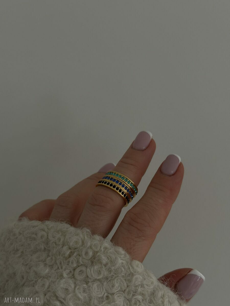 obrączki: Obrączka z różowego złota z szafirowymi kryształami Preciosa r. 12 Ręcznie