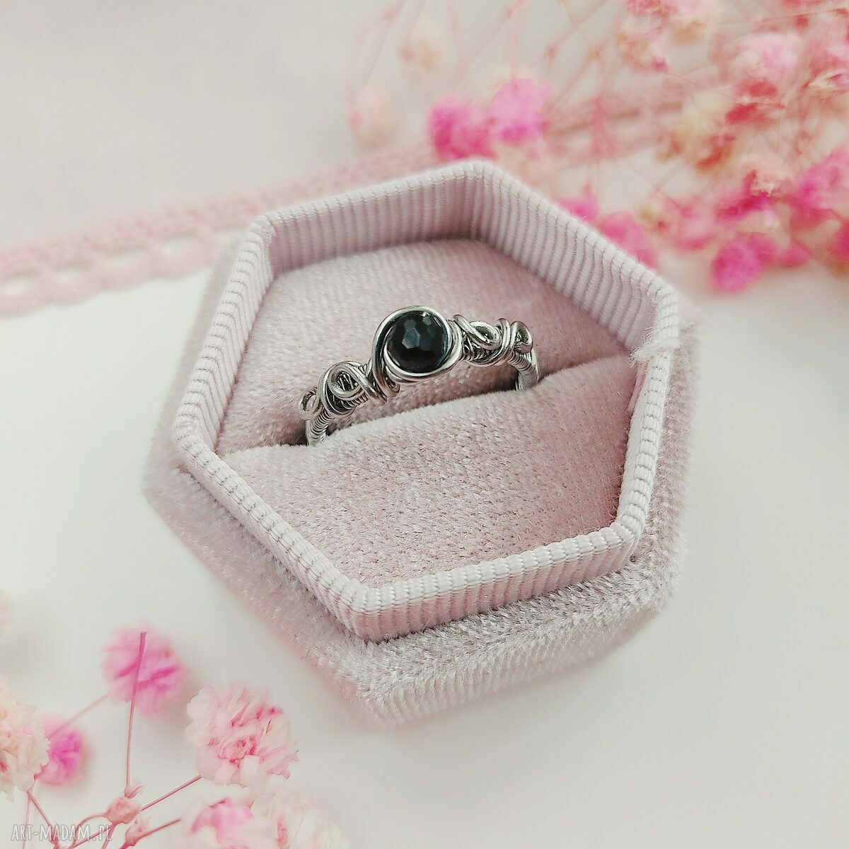 Pierścionek z onyksem regulowany - stal chirurgiczna handmade (wire wrapping)
