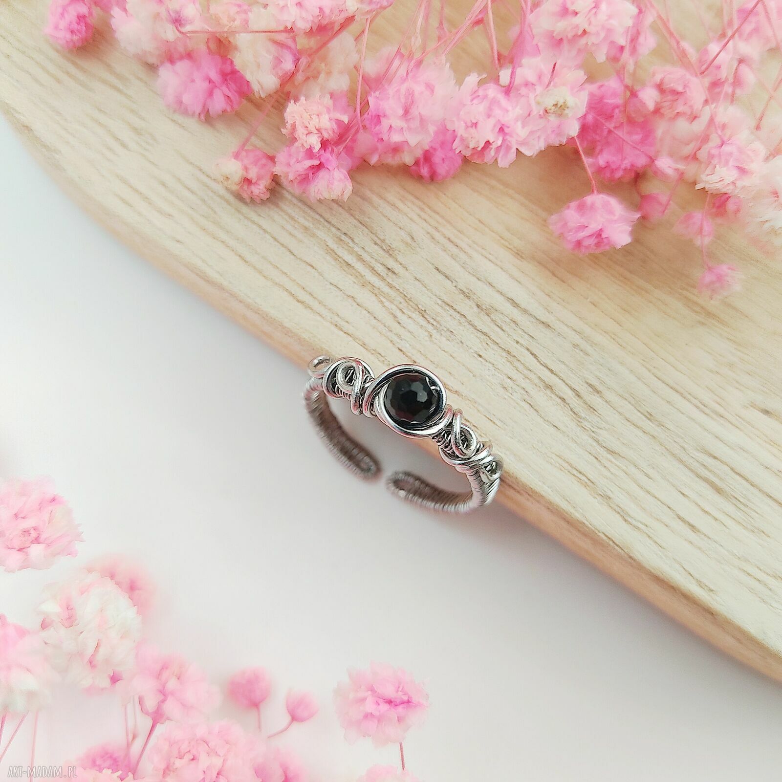 Pierścionek z onyksem regulowany - stal chirurgiczna handmade (wire wrapping)