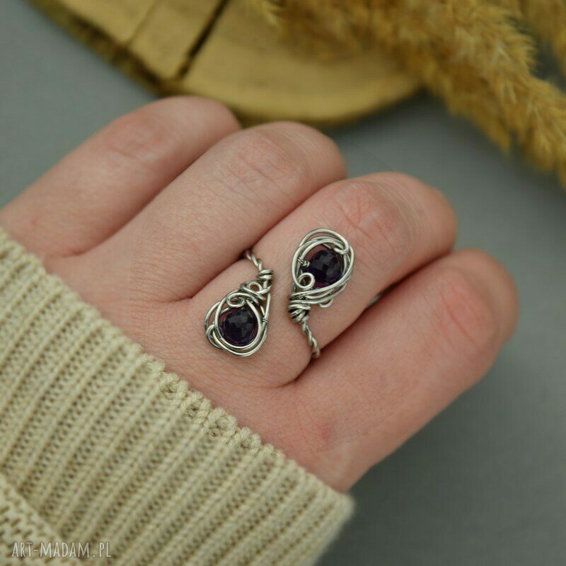 Regulowany pierścionek z ametystem wire wrapping ze stali chirurgicznej