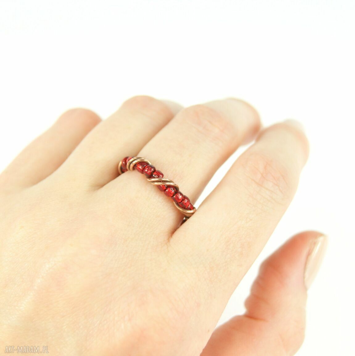 Regulowany pierścionek z Toho - wire wrapping z oksydowanej miedzi w czerwieni