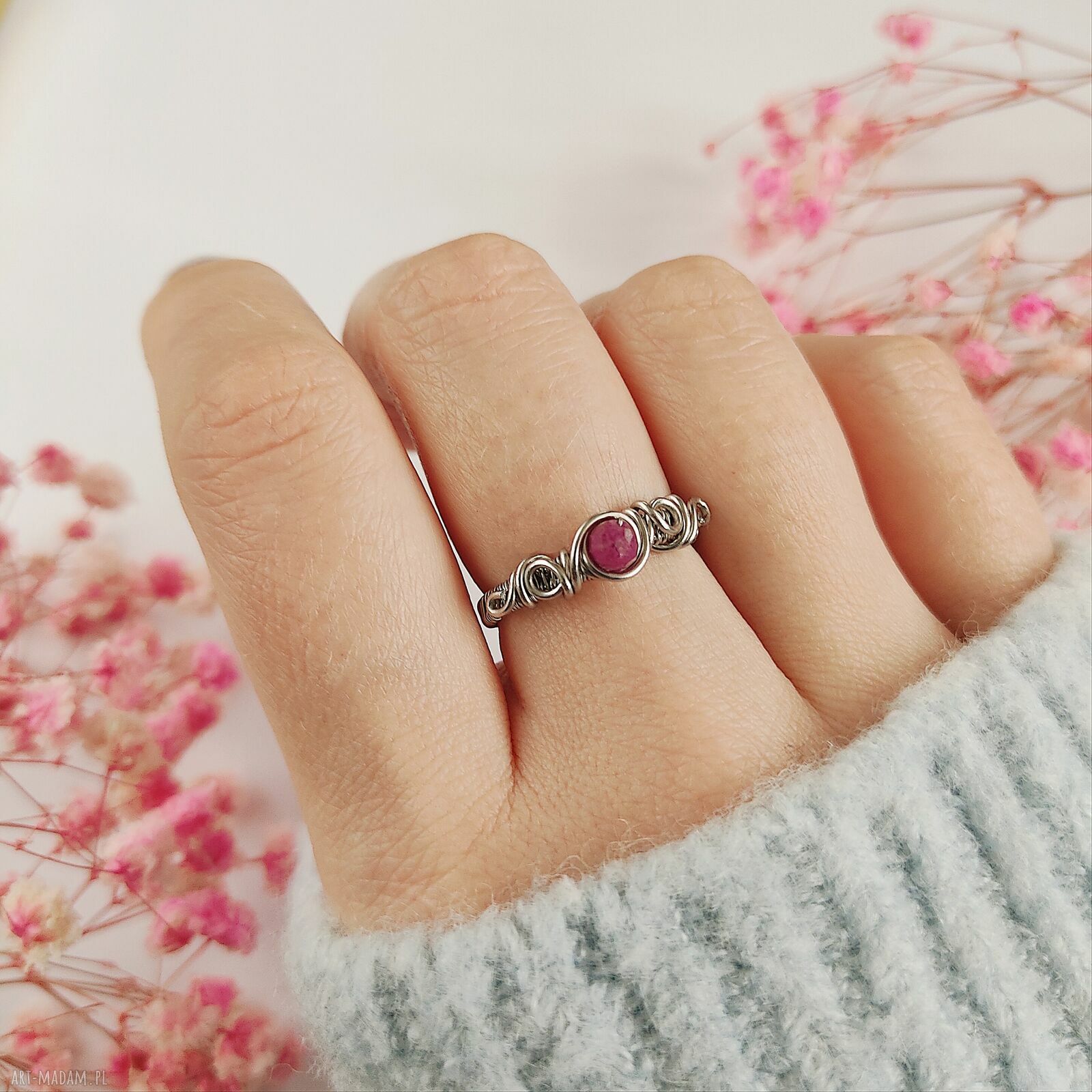 Pierścionek Rubin ze stali chirurgicznej - wire wrapping, regulowany
