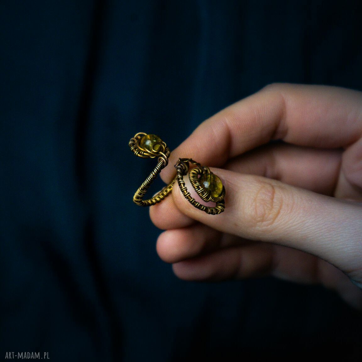 Pierścionek SpRing z oliwinem i cytrynem - regulowany wire wrapping z mosiądzu