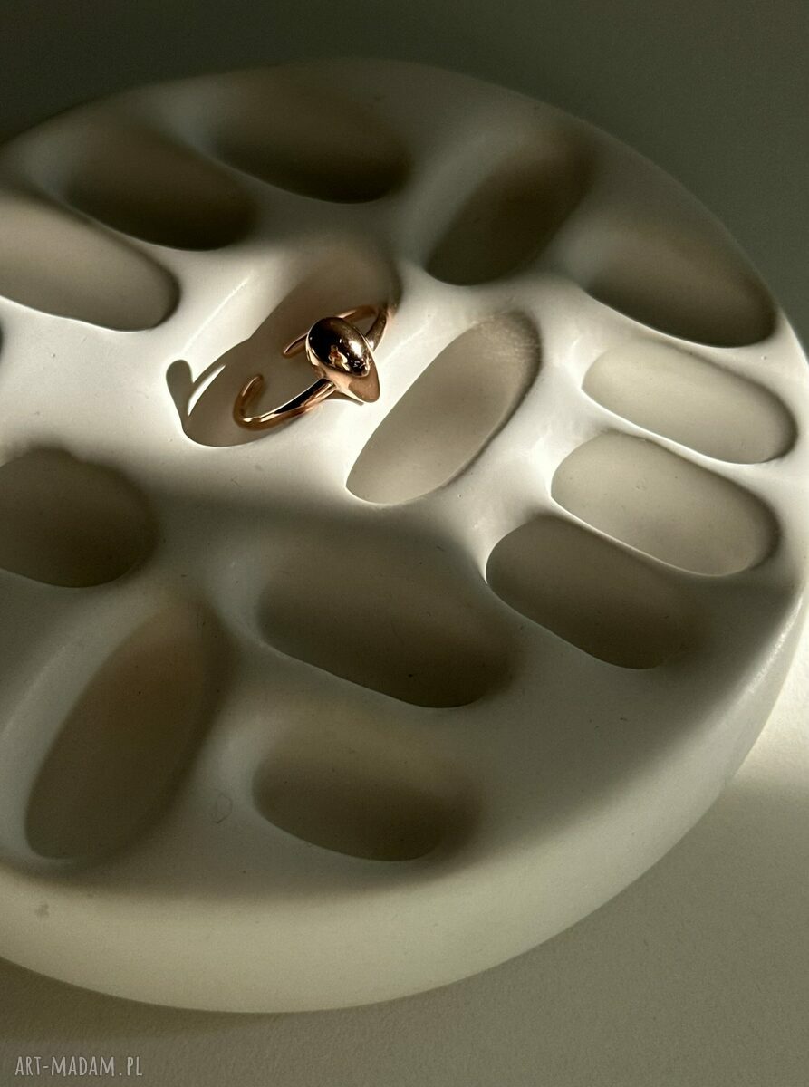 pierścionki: Pierścionek z kroplą z różowego złota ręcznie wykonane