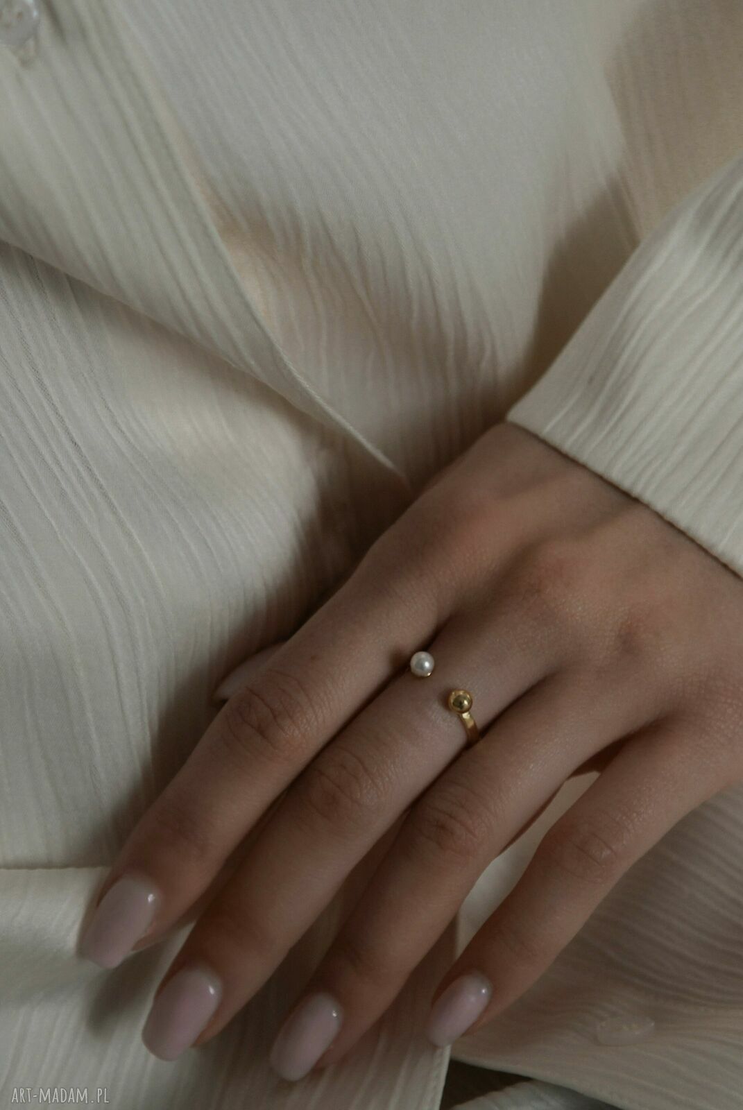 pierścionki: Pierścionek z różowego złota z kuleczką i białą perłą Ręcznie zrobione