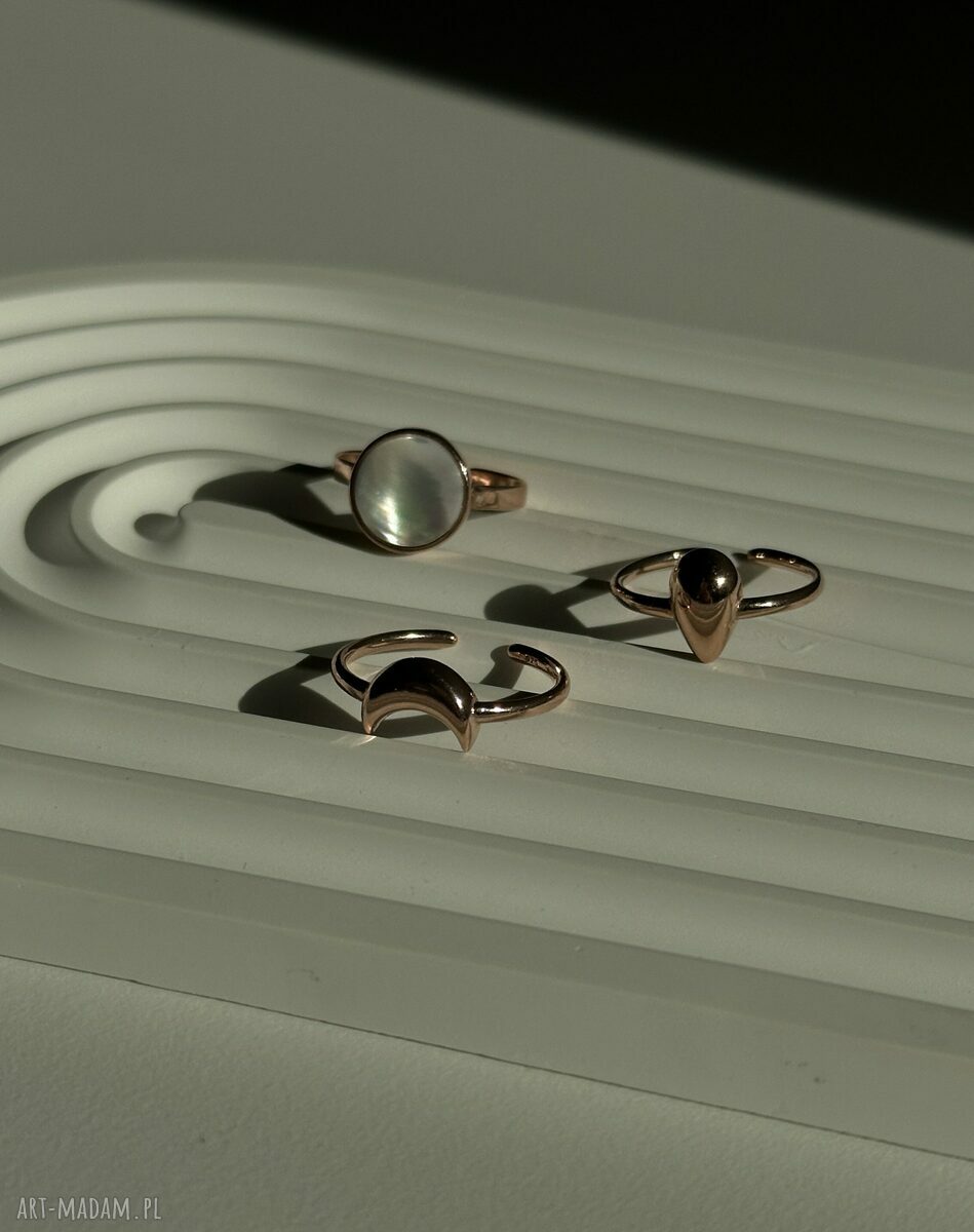 pierścionki: Pierścionek z różowego złota z perłowym kołem handmade