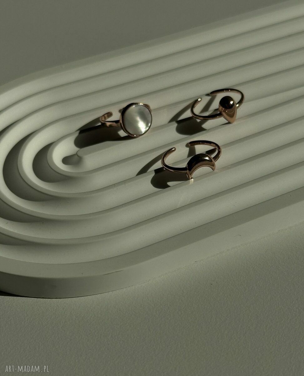 pierścionki: Pierścionek z różowego złota z perłowym kołem handmade