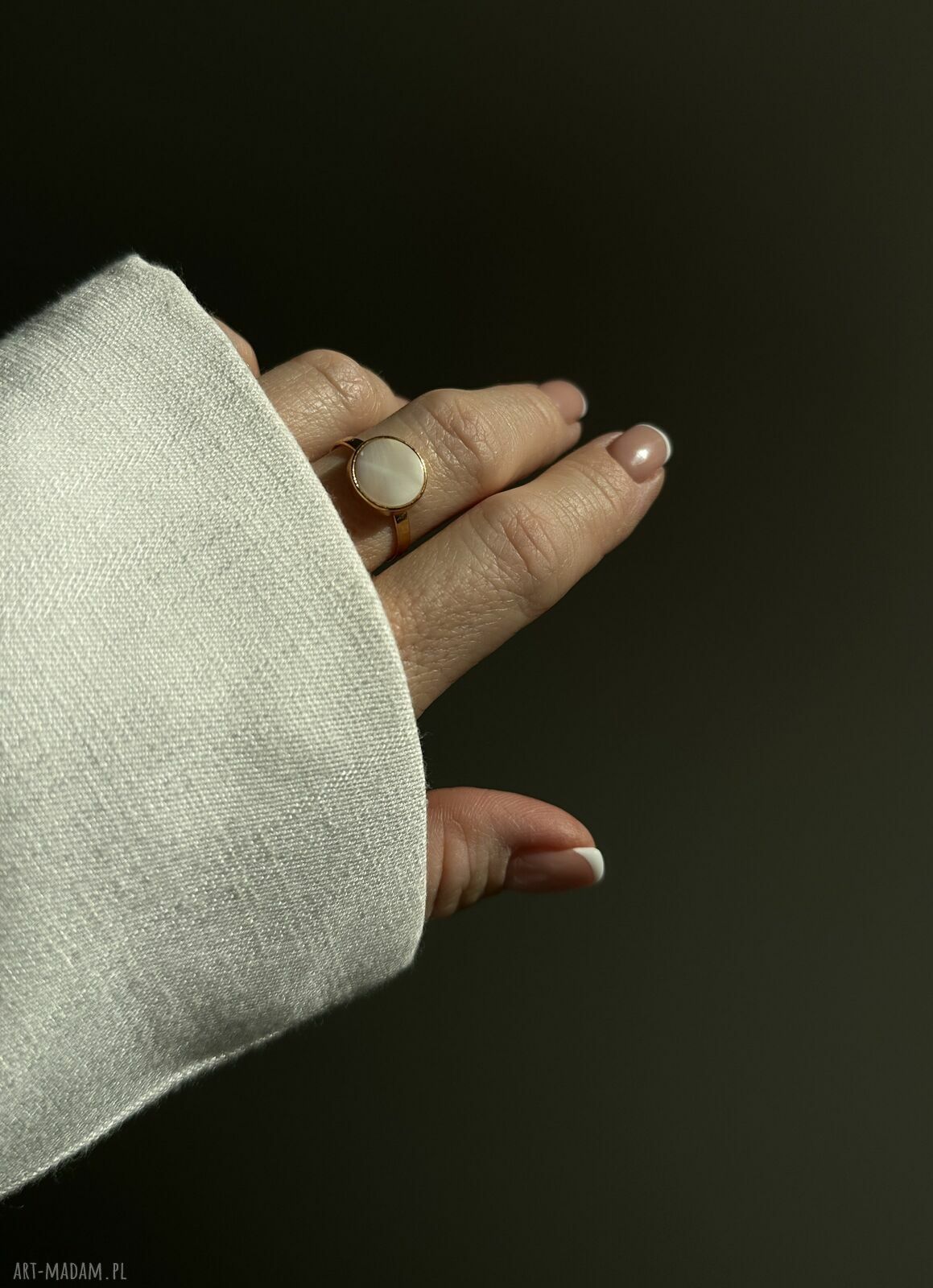 pierścionki: Pierścionek z różowego złota z perłowym kołem handmade