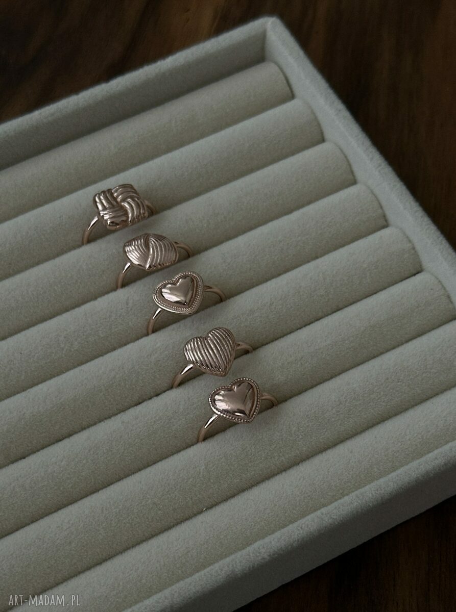 pierścionki: Pierścionek z sercem z różowego złota Handmade