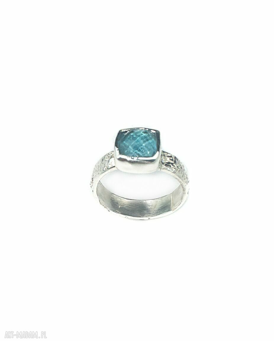 Niebieski topaz w srebrze 925 - ręcznie robiony pierścionek