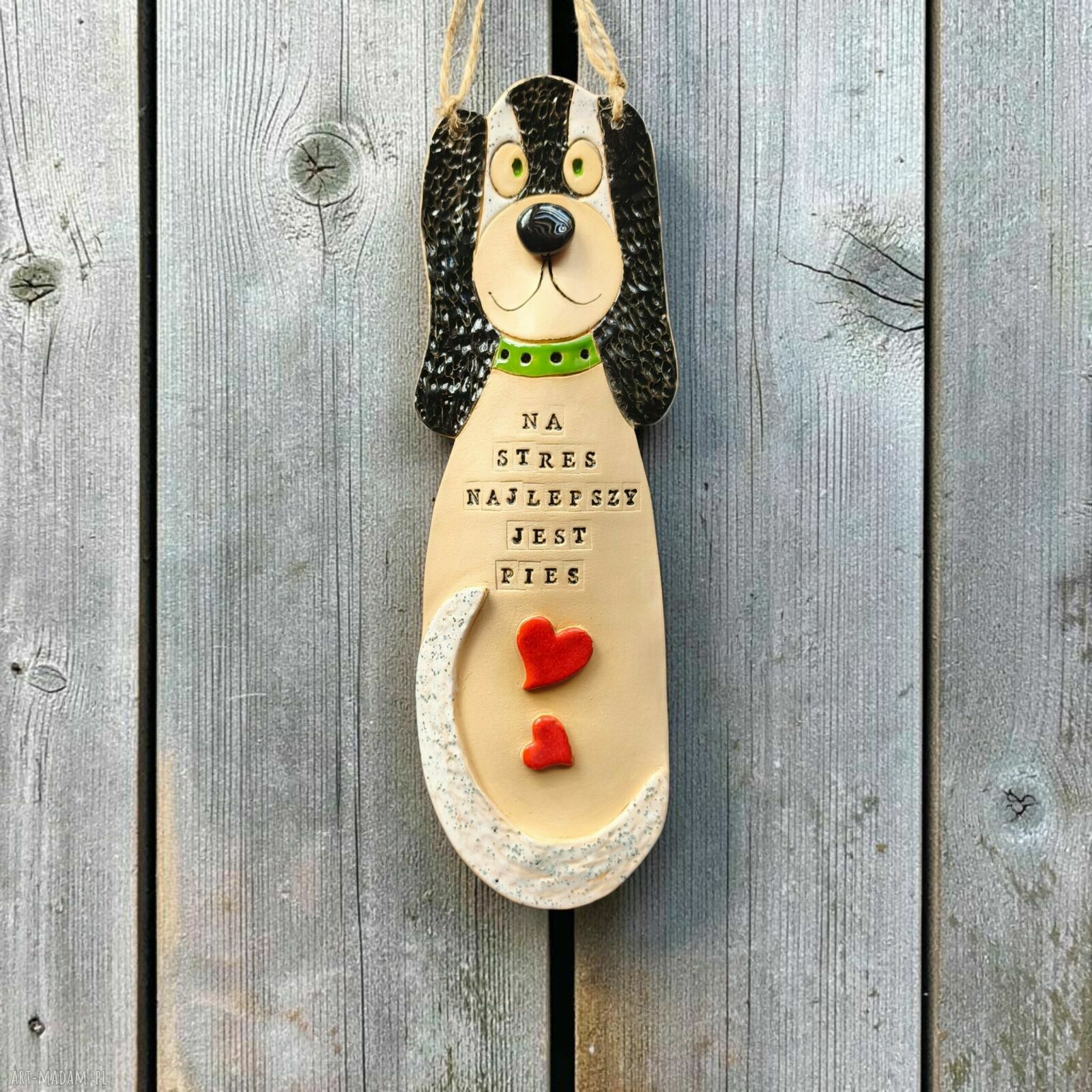 Ręcznie robiony ceramiczny pies do powieszenia