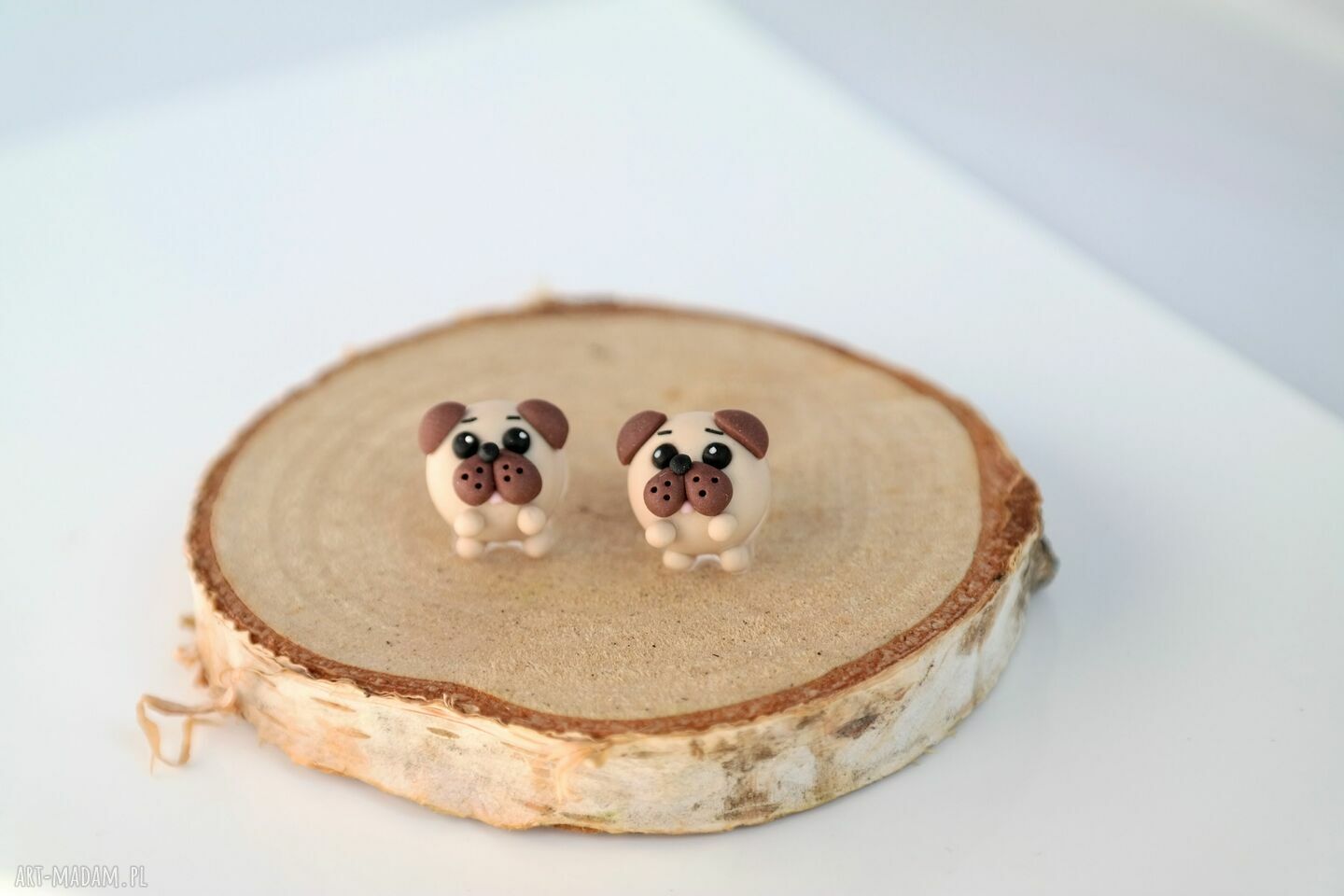 Pies mops - maleńkie kolczyki wkręty