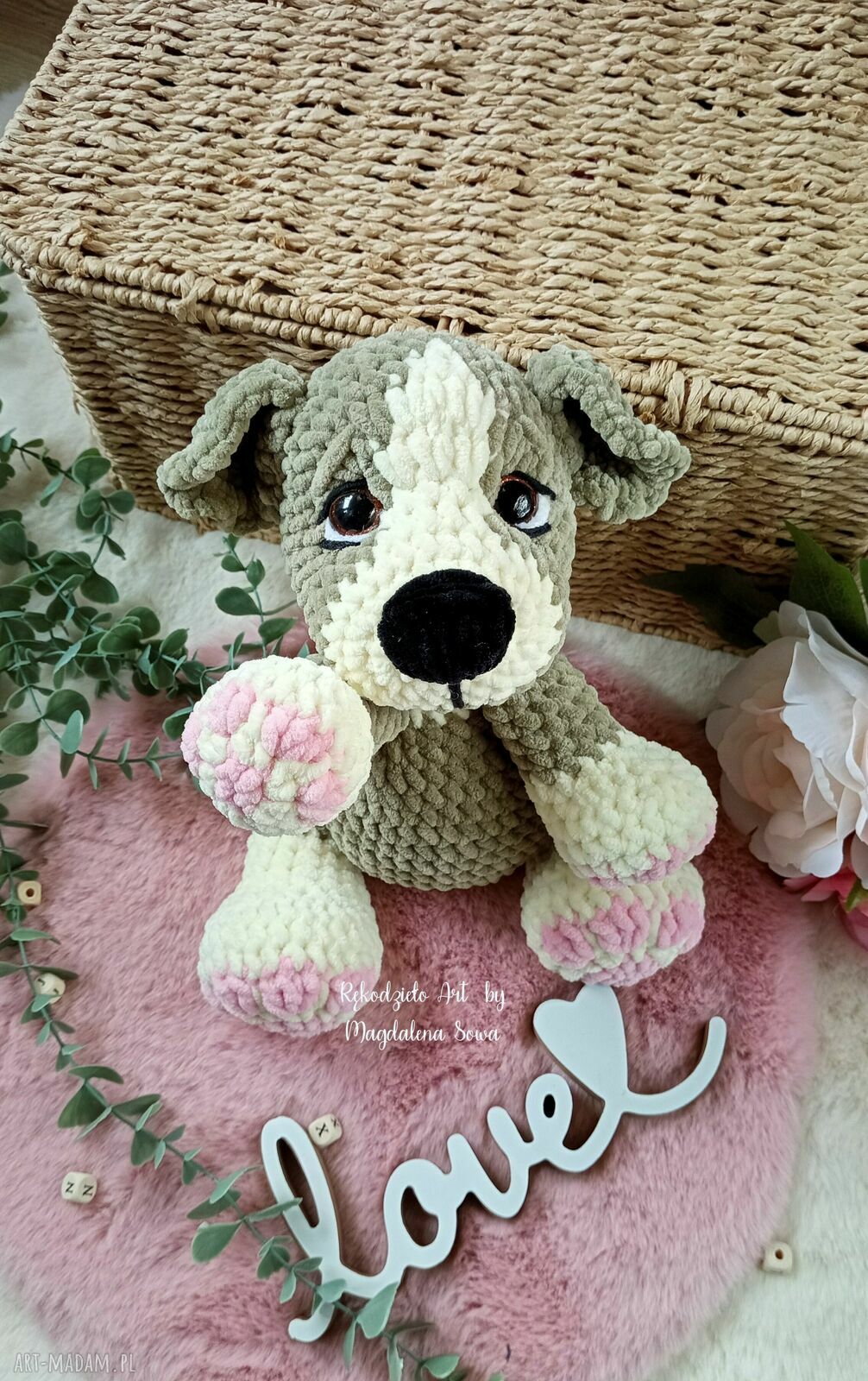 Piesek Amstaff na szydełku - ręcznie robiona maskotka