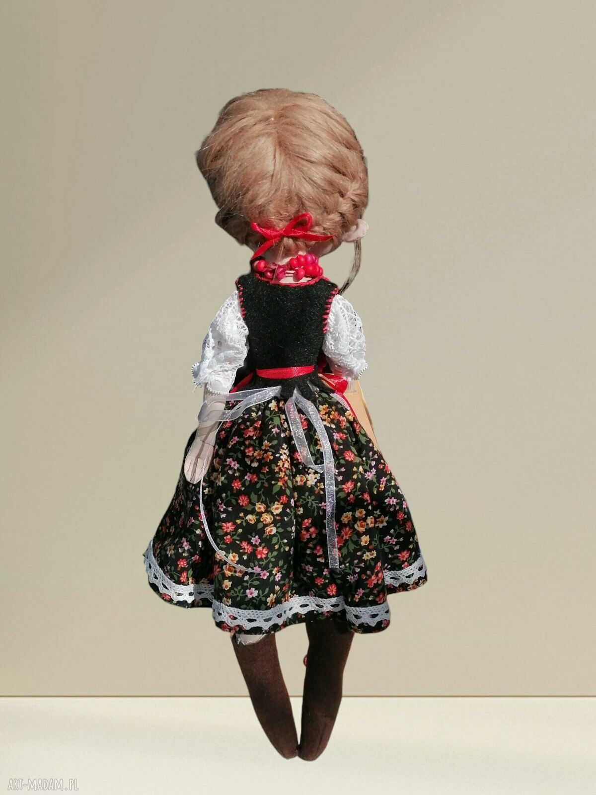 Krakowianka e-piet - artystyczna lalka kolekcjonerska z tkaniny