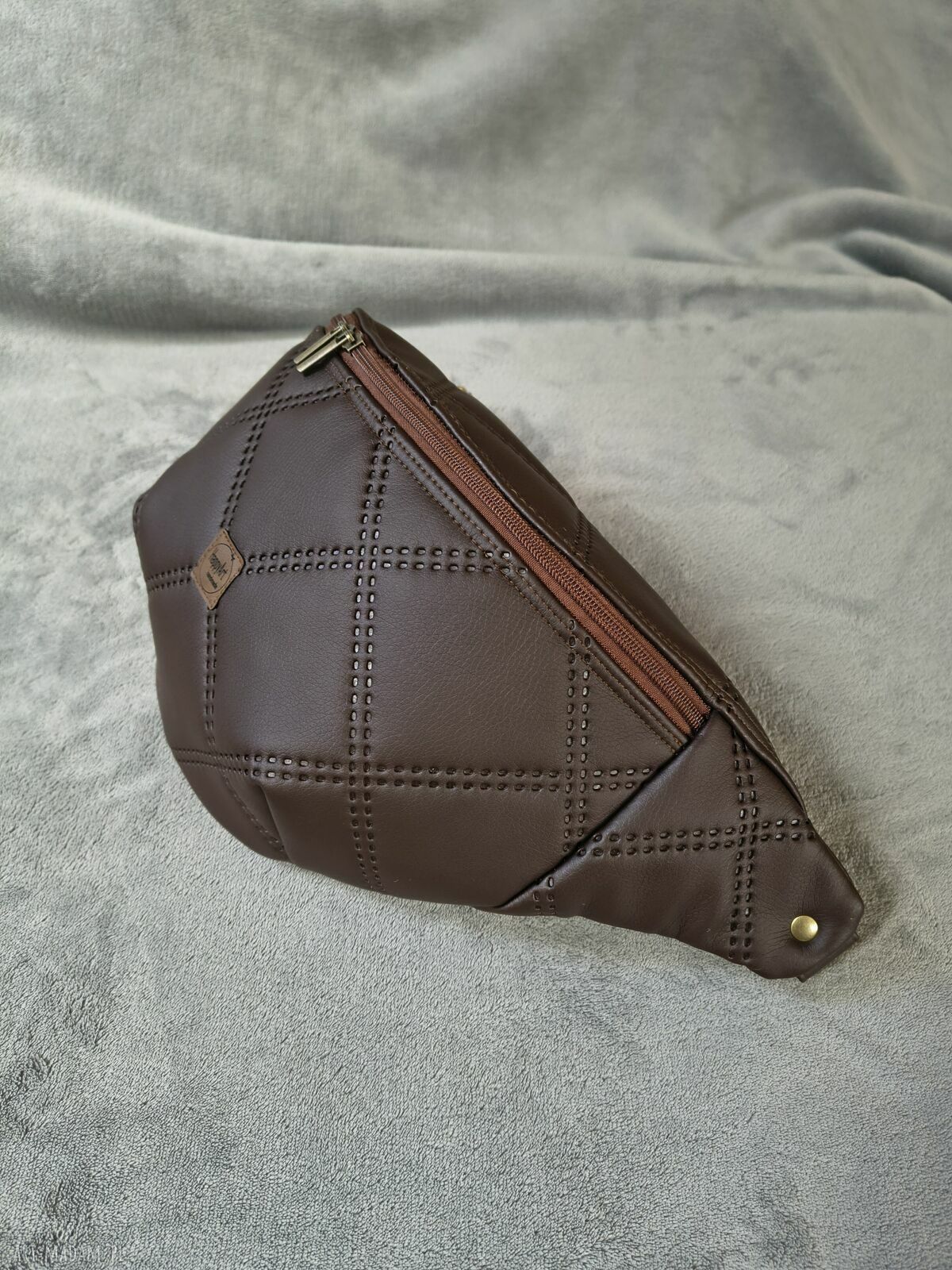 Pikowana nerka XXL w kolorze wenge