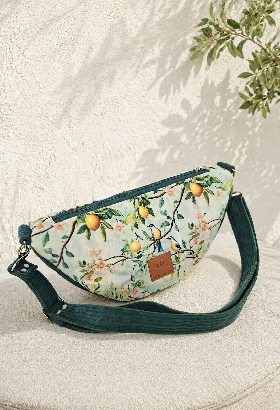 Pikowana nerka crossbody Taormina z cytrynami - ręcznie robiona z weluru i sztruksu