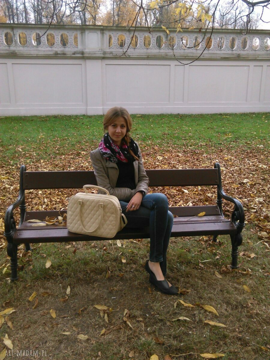 Pikowany kuferek weekend - czarny