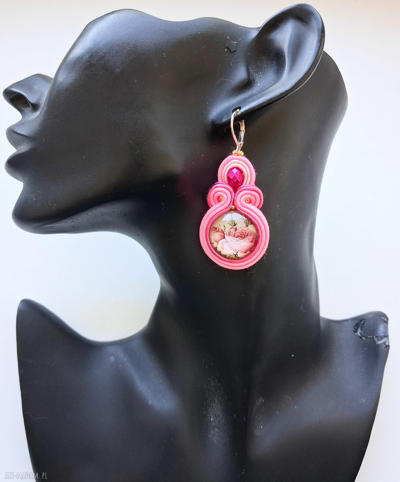 Pink Rose - ręcznie haftowane kolczyki sutaszowe z różą