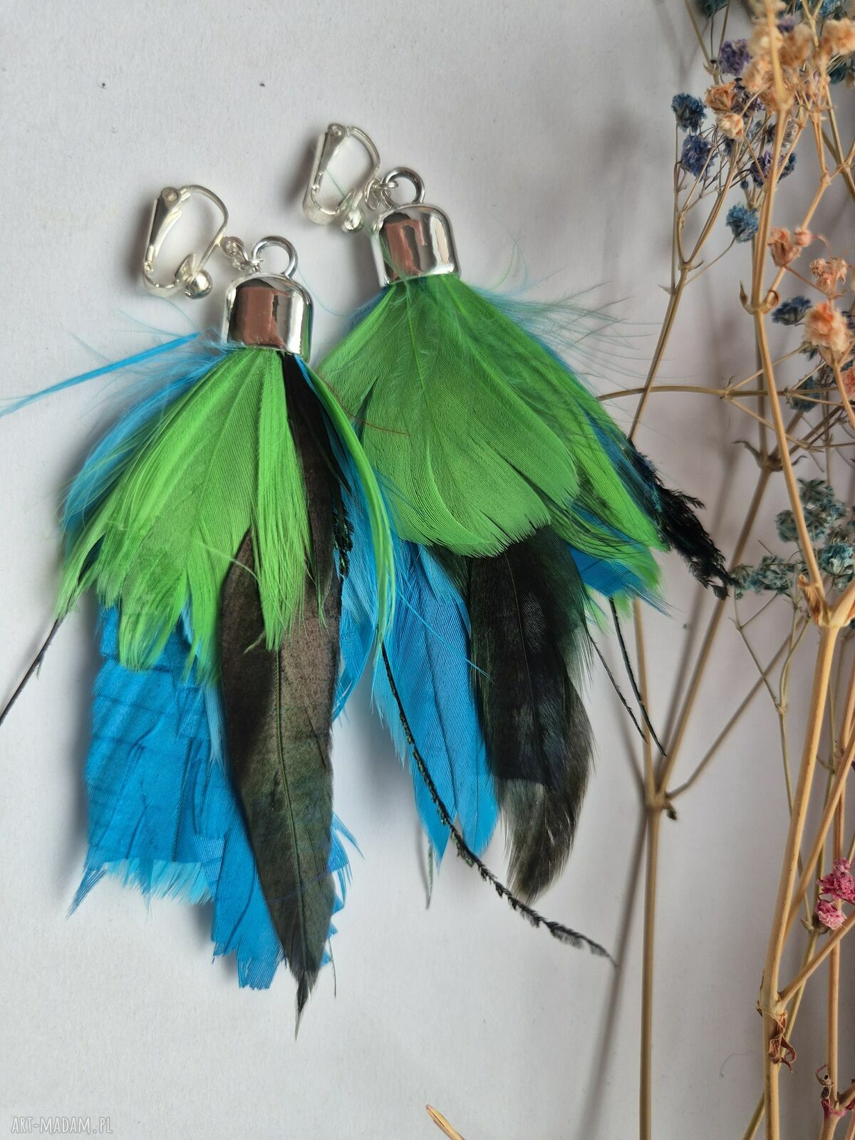 Klipsy z piór - lekki boho dodatek w turkusie, zieleni i niebieskim