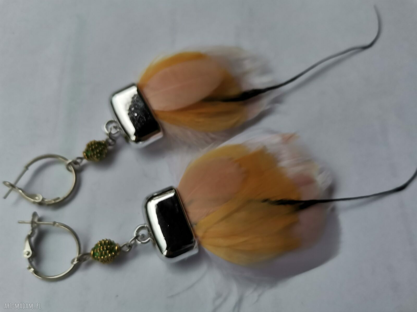 Kolczyki pióra handmade - gdy standardy boleśnie pikują (boho od Ruda Klara)