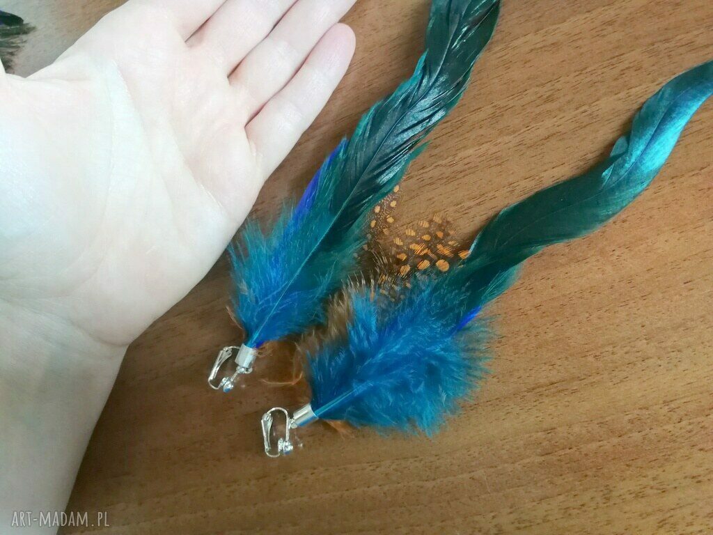 Klipsy pióra damskie - lekkie, boho i w kolorach nieba