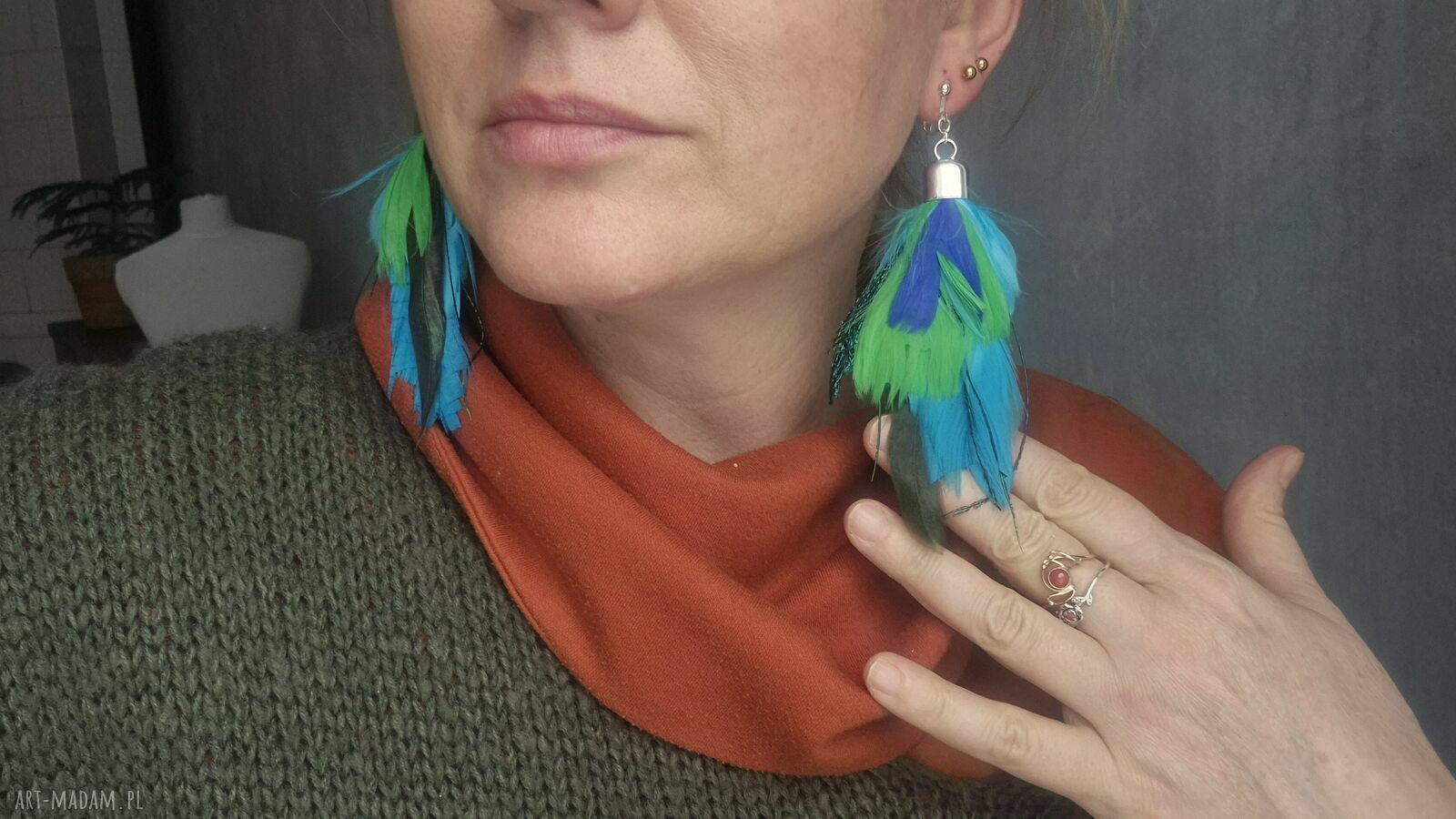 Klipsy z piór - lekki boho dodatek w turkusie, zieleni i niebieskim