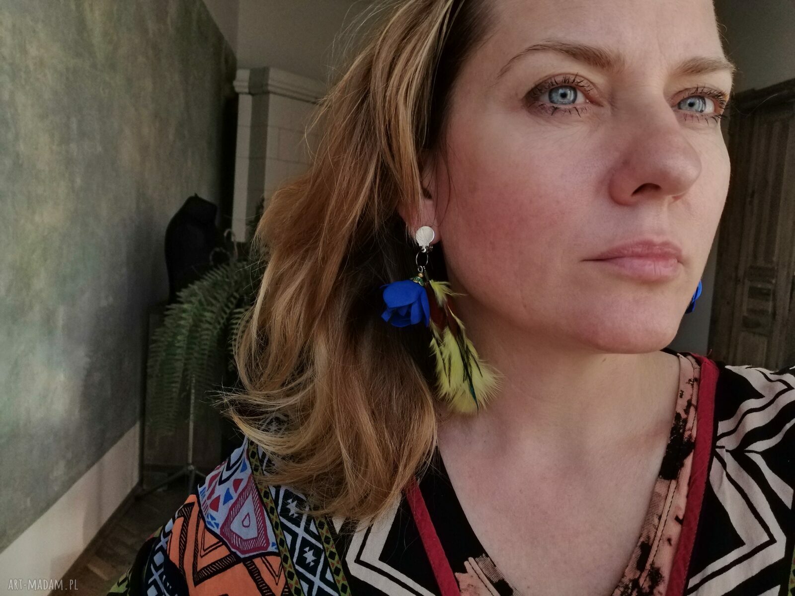 Kolorowe klipsy z piórami boho Frida - lekkie i długie, bez przekłuwania