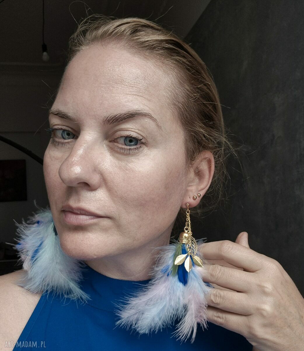 Klipsy pióra kolorowe - lekkie, wyraziste klipsy boho na specjalne okazje