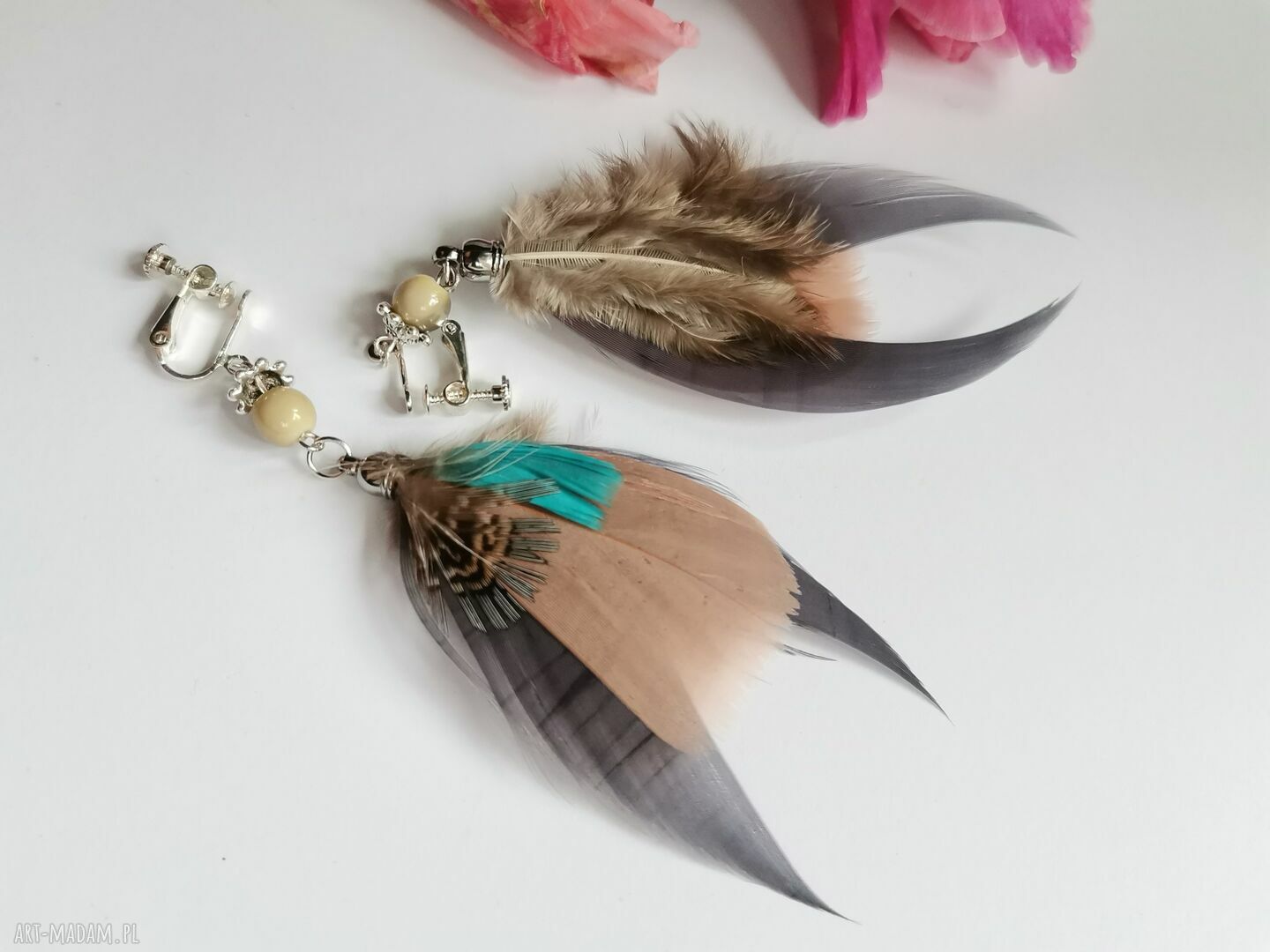 Klipsy pióra leciutkie Frida od Ruda Klara - boho, ręcznie robione klipsy