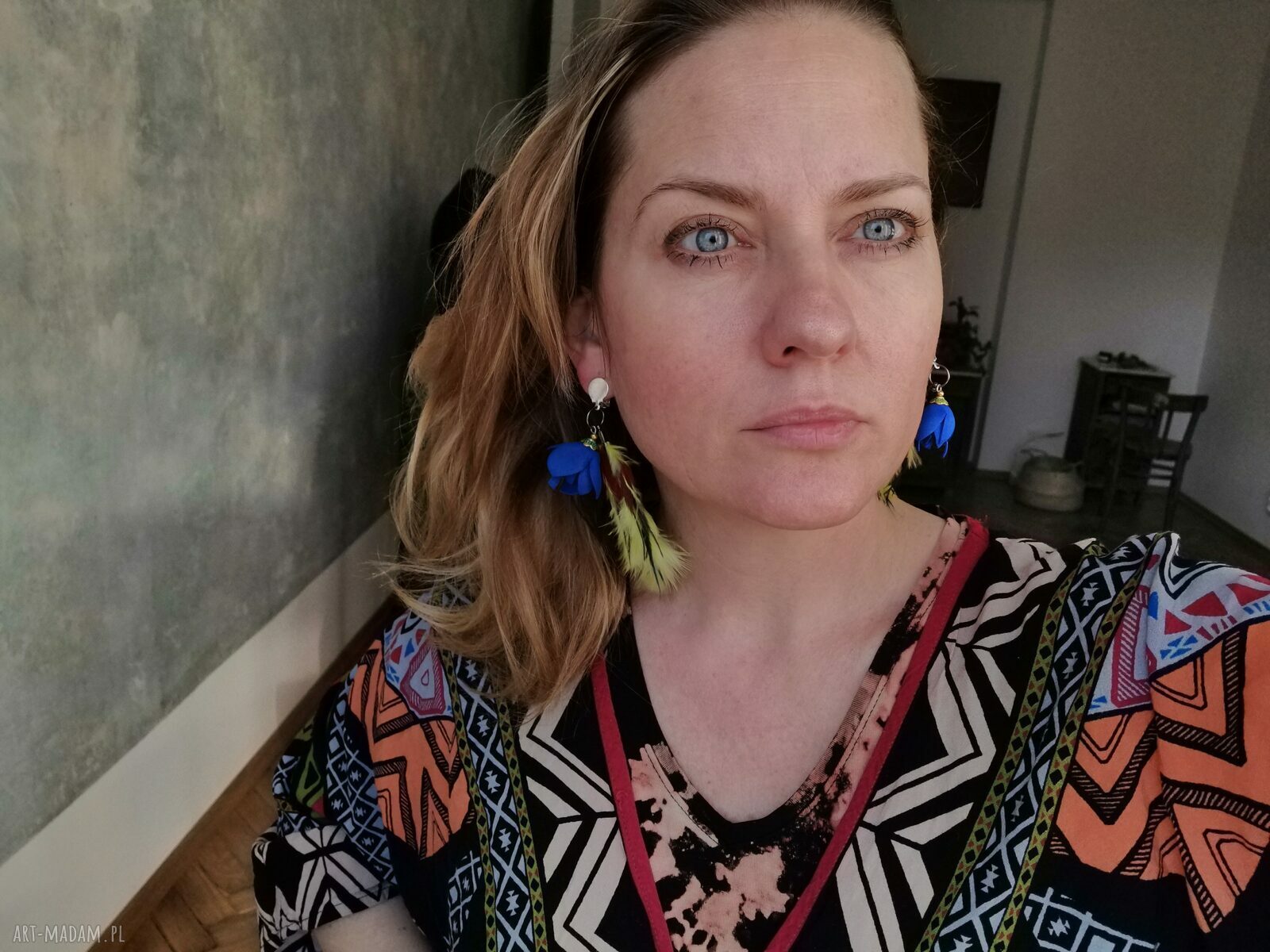 Kolorowe klipsy z piórami boho Frida - lekkie i długie, bez przekłuwania
