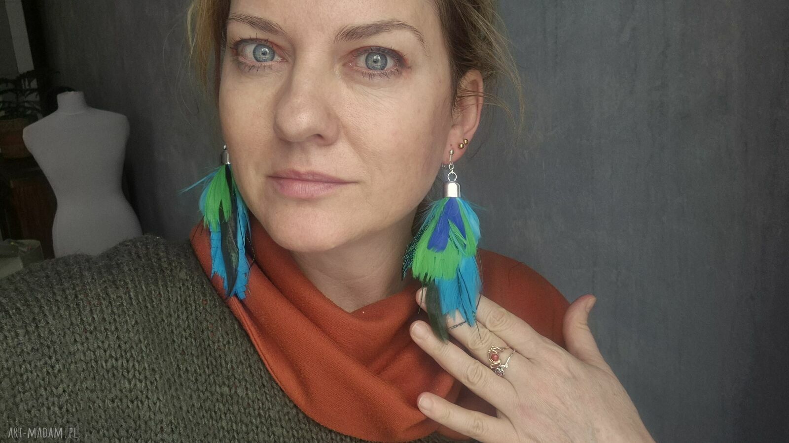 Klipsy z piór - lekki boho dodatek w turkusie, zieleni i niebieskim