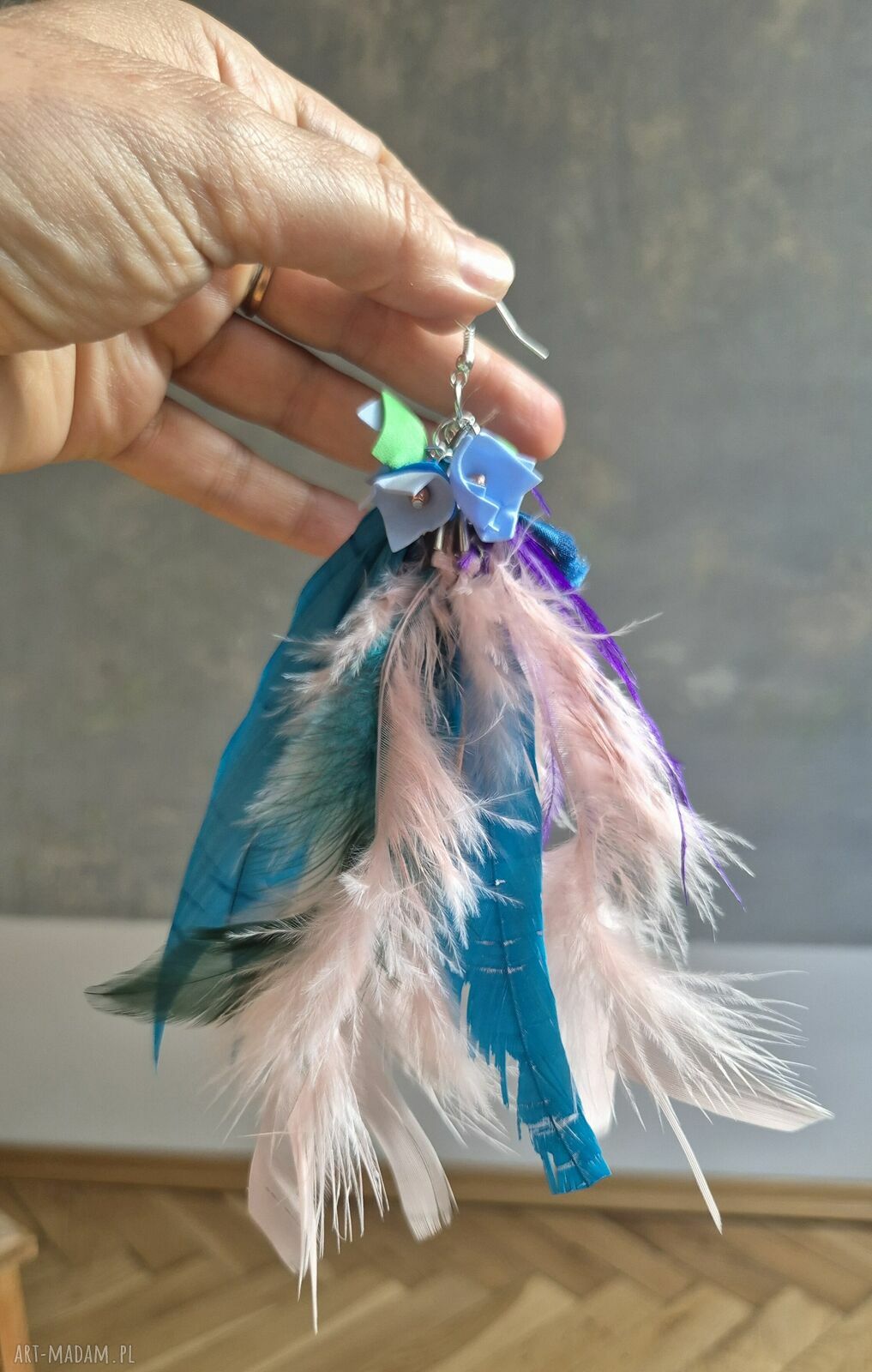 Kolczyki pióra kolorowe - lekkie boho w turkusie, niebieskim i różu