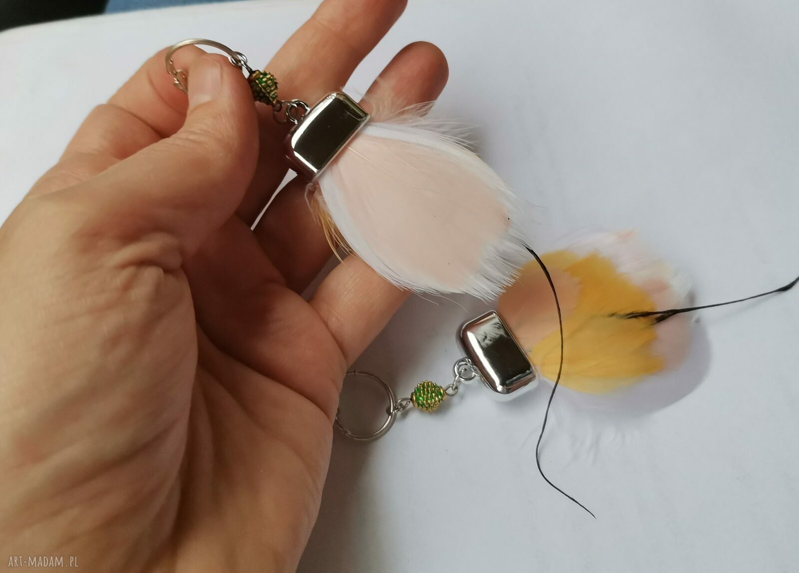 Kolczyki pióra handmade - gdy standardy boleśnie pikują (boho od Ruda Klara)