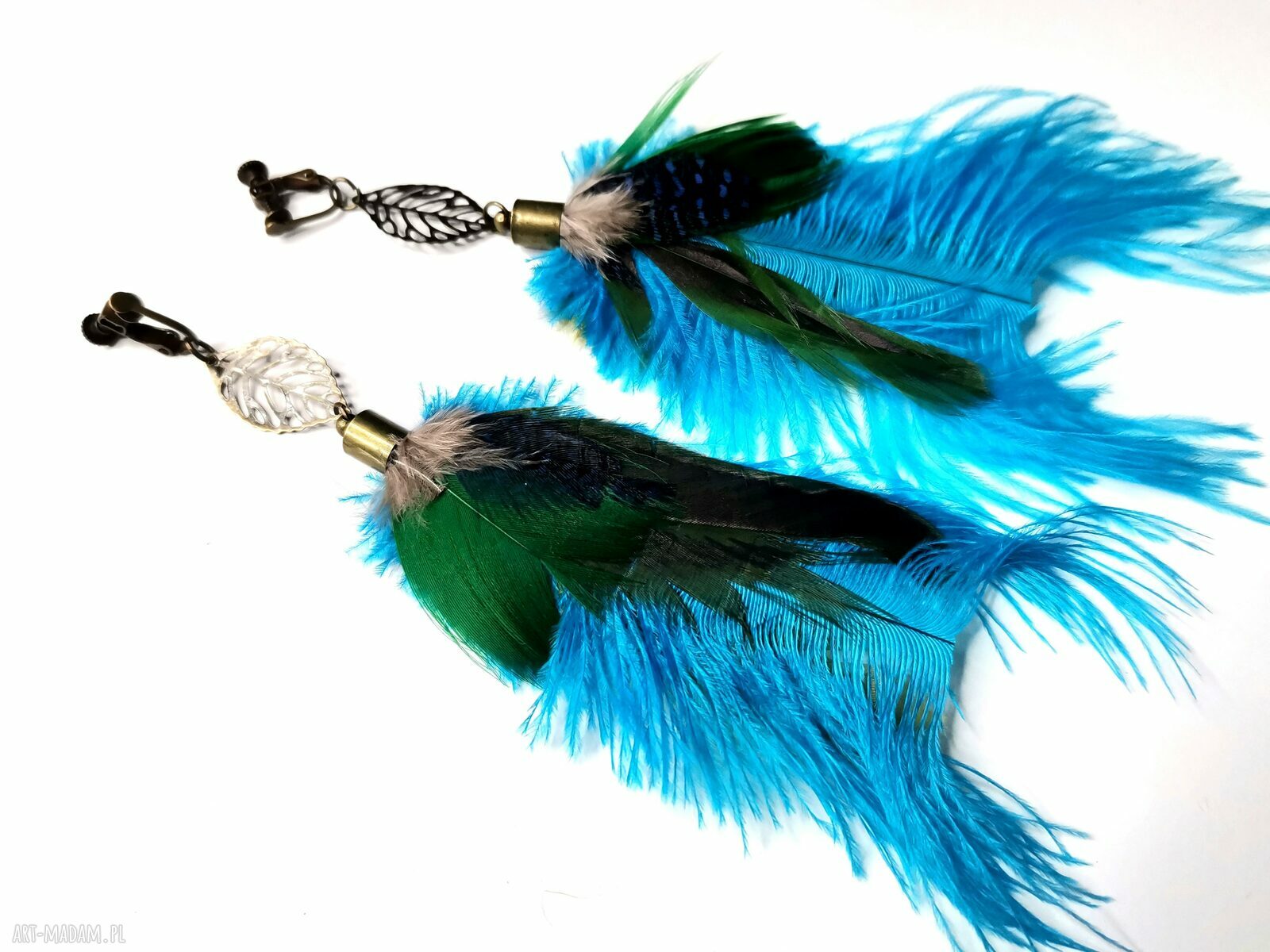 Lekkie klipsy z piórami w stylu boho etno