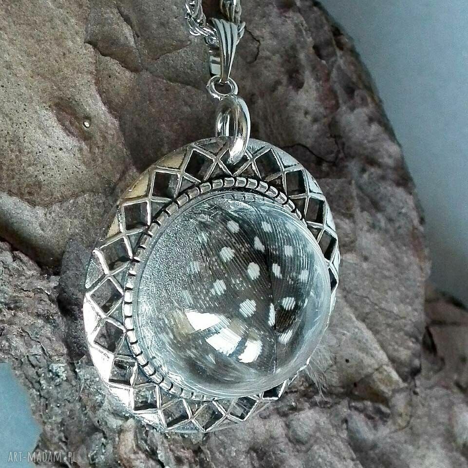 Piórkowe terrarium - broszka i naszyjnik z prawdziwym piórem