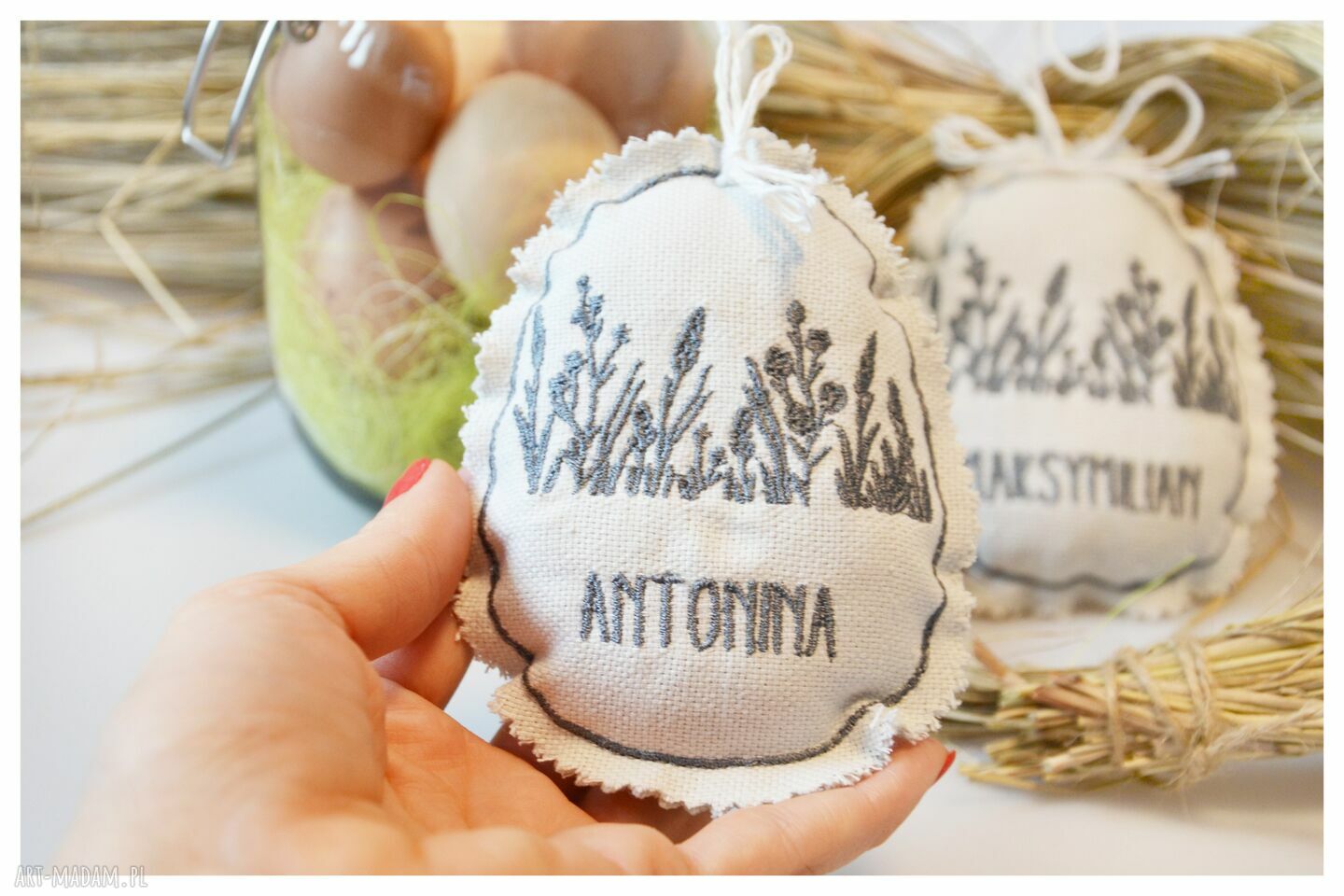 Pisanka haftowana wielkanocna personalizowana do koszyczka
