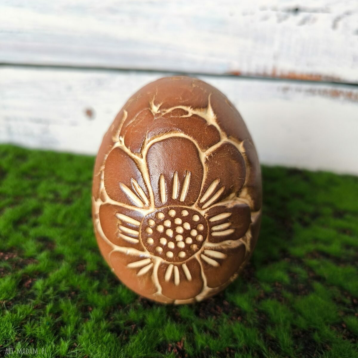Pisanka ceramiczna z kwiatem - unikatowa dekoracja wielkanocna