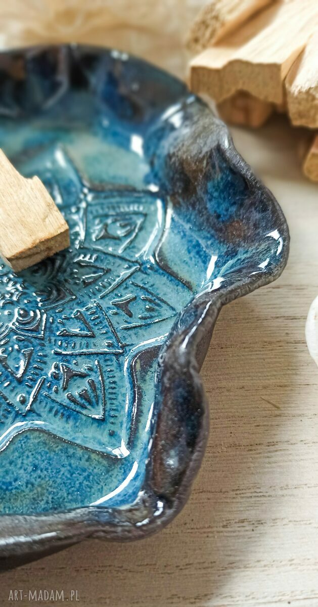 Płaski talerzyk na Palo Santo lub biżuterię - zestaw Palo Santo z koronkowym wzorem
